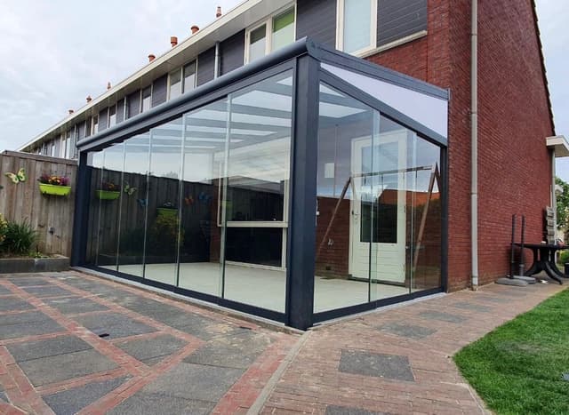 Installatieteam aan het werk